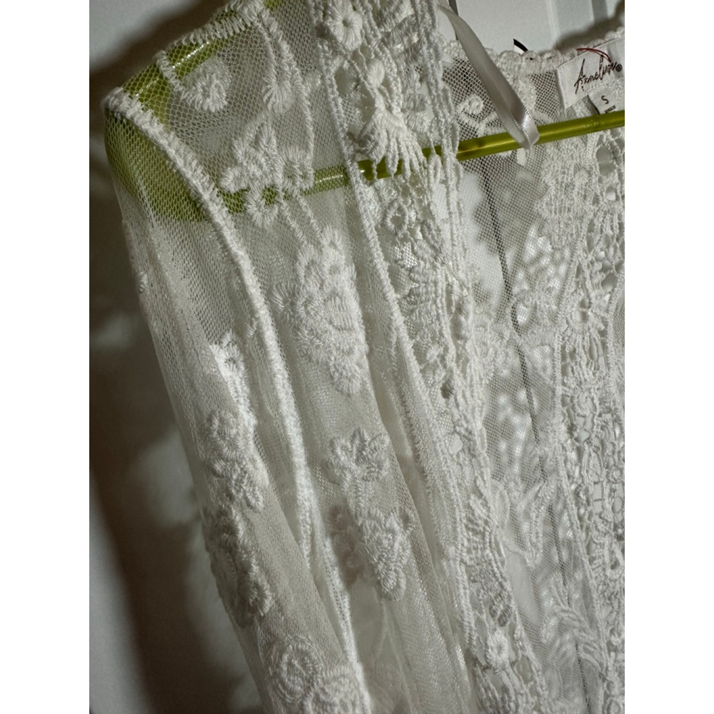 Anneliese White Lace Kimono size S - Picture 6 of 6